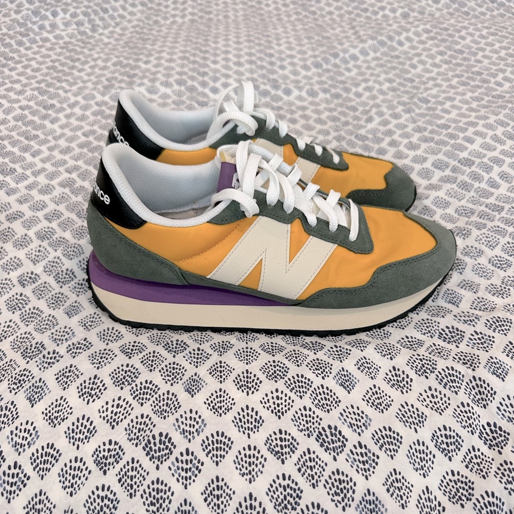 EUC New Balance 237 women’s size 9 sneaker; mossy green, gold, purple